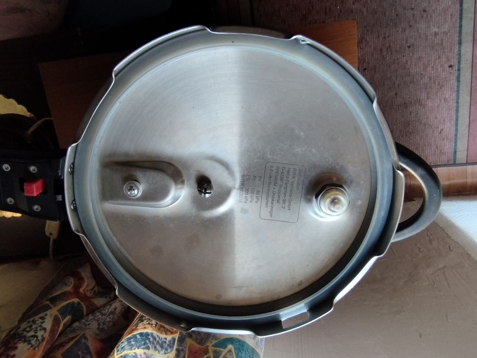 Тенджера под налягане различни модели