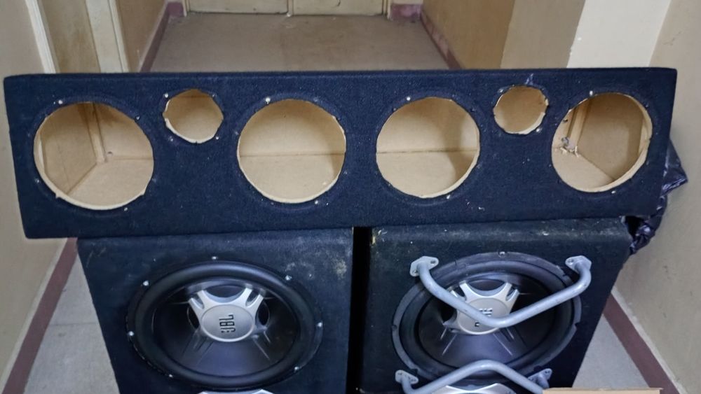 Subwoofer boxe amplificatoare difuzoare tweetere incinta polita luneta