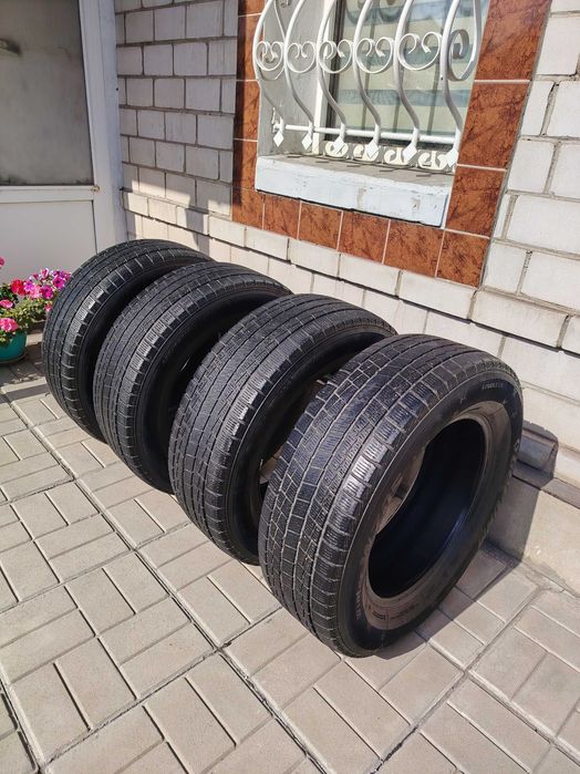 Продам зимние шины б. у (липучка)