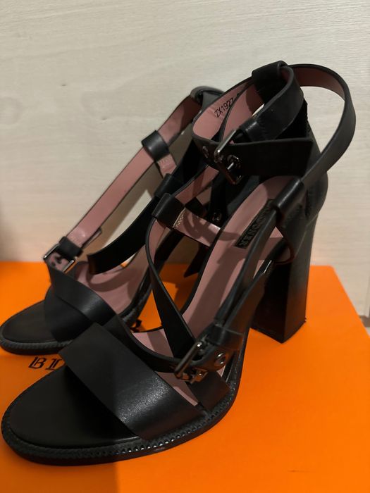 Женские босоножки