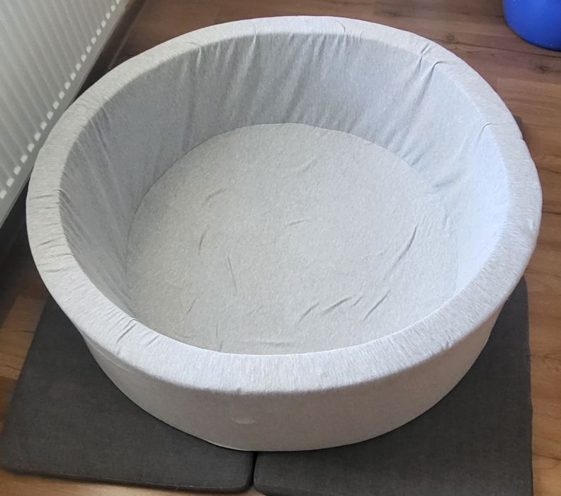 Piscina uscata cu 200  bile