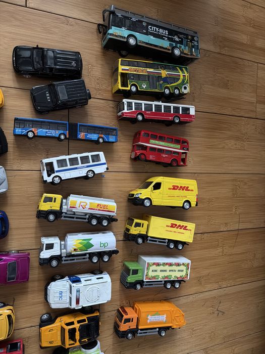 Игрушки машинки коллекционные