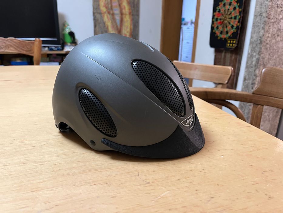 Каска за езда UVEX