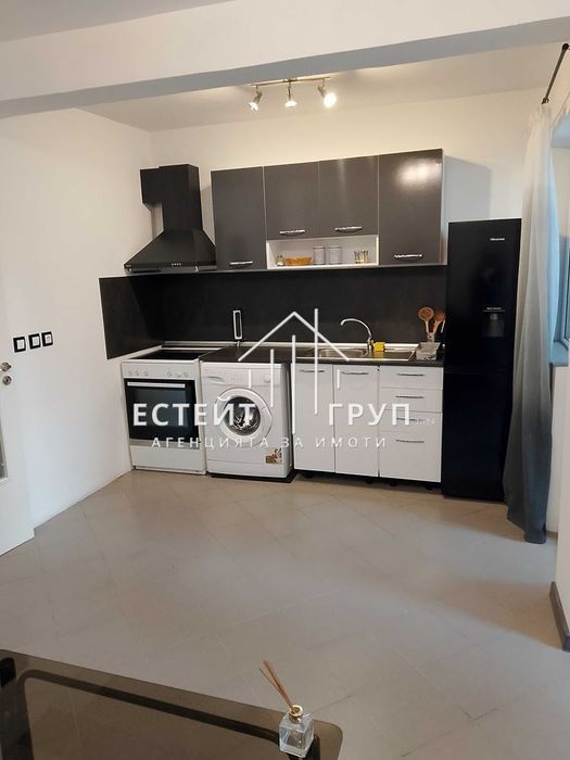 Дава се под наем Двустаен апартамент в Варна, Център - 55 кв.м за 561 € - Снимка #3