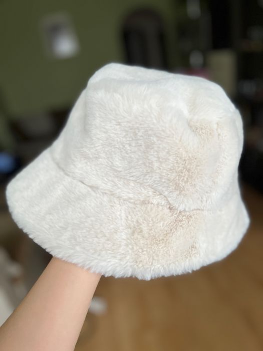 Caciula pufoasa ( bucket hat)