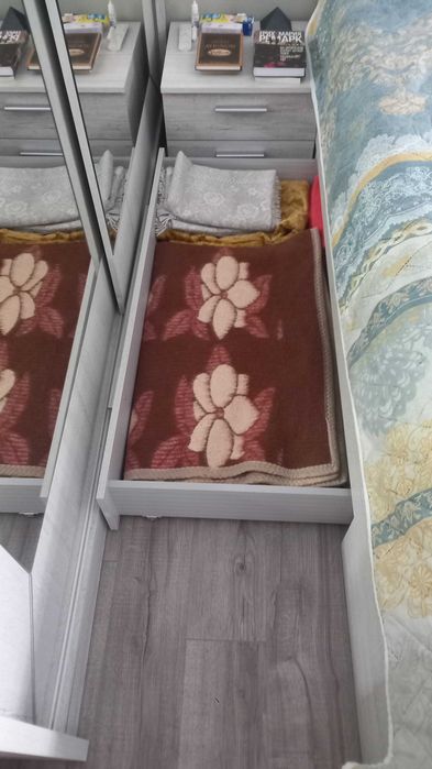 Продавам спален комплект