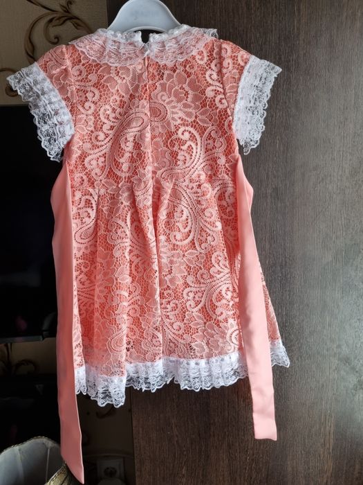 Продам платье на девочку 3 года