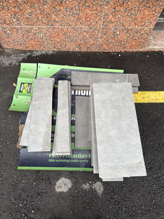 Отдам даром остатки плитки.