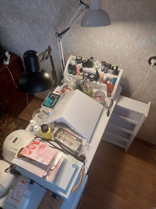 Продам стол маникюрный