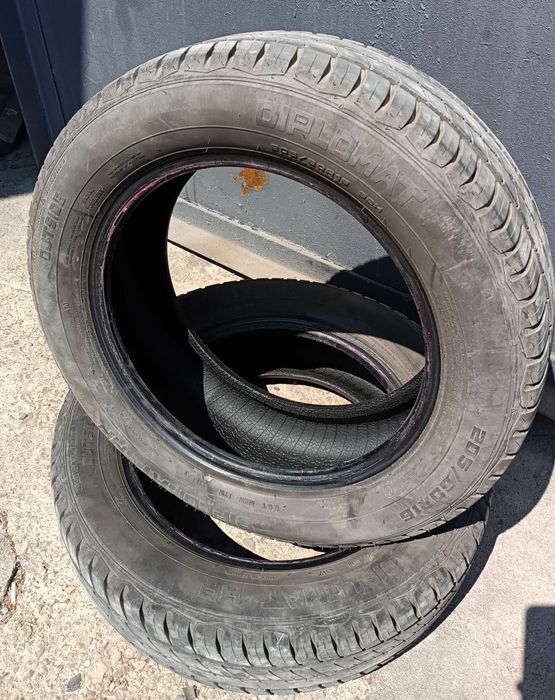 Продавам два броя летни гуми DIPLOMAT 205x60x16