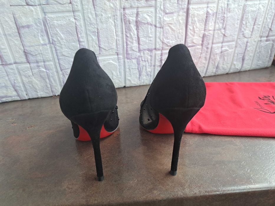 дамски обувки на токче Christian Louboutin номер35,Нови!