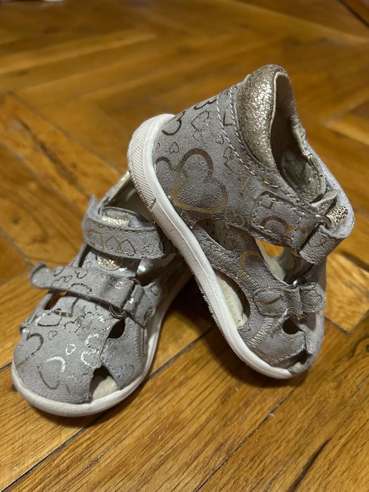 Сандали за момиче