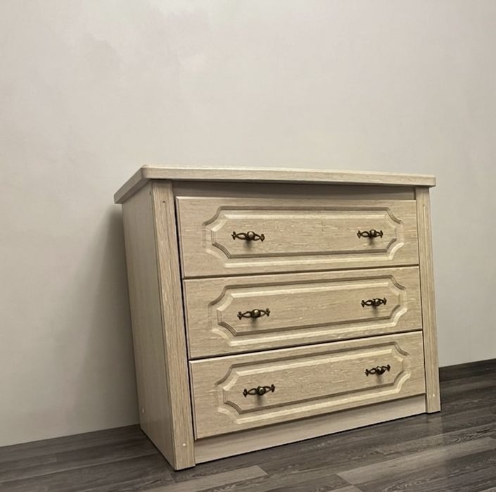 Продам спальный  гарнитур с матрасом .