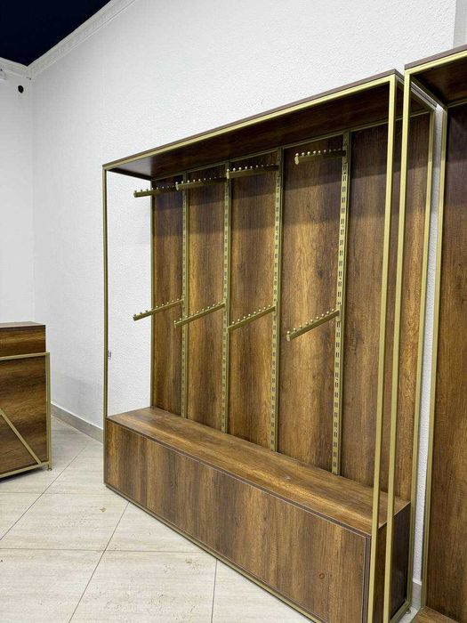 Вешалка, полки, оборудование для магазинов одежды.