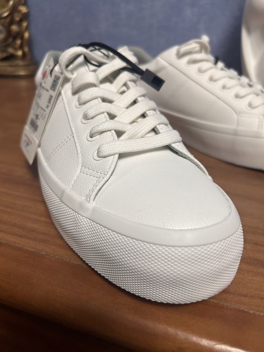 Кроссовки белые. Новые. Отличное качество