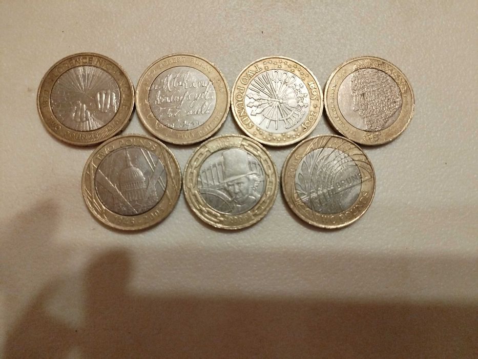 2Англ.Паунда,с Грешки При Сеченето,Без Много от Точките Около Портрета