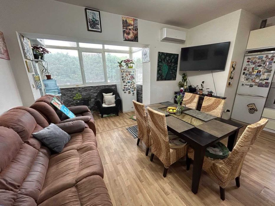 Тристаен! Обзаведен! Траката!