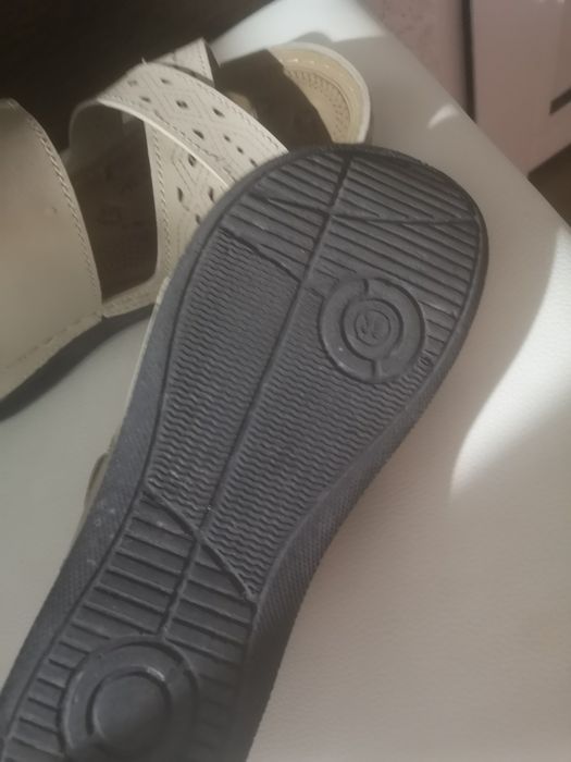 Сандали 39 н. Кожени