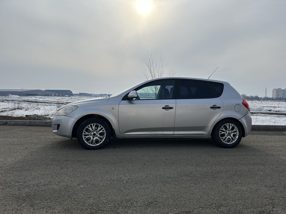 Продам машину Kia Ceed 2007