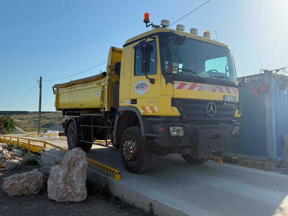Mercedes Actros 1832 4x4 Euro 4 2008 – 146.000 km – Basculabil – Lama Sararita + Perie