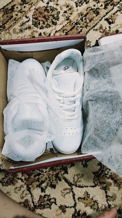 Продаю кроссовки