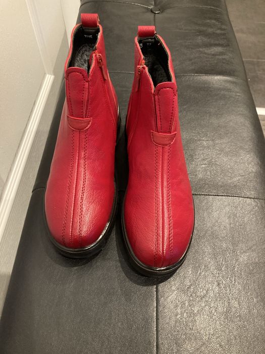 Зимни боти чисто нови номер 37