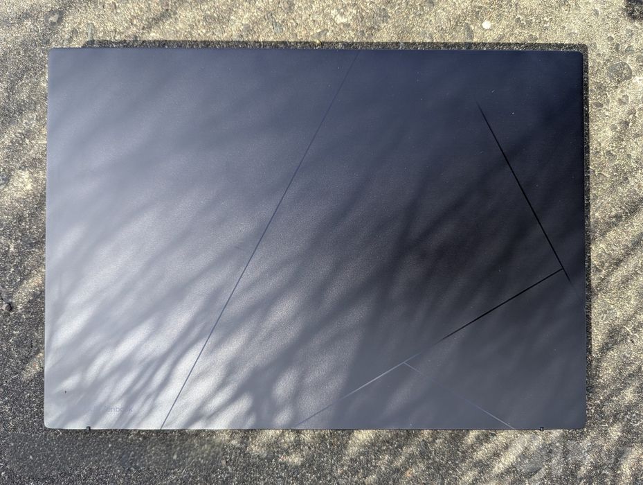 Продается ноутбук ASUS Zenbook UM3406K