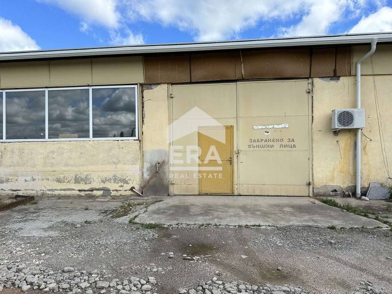 Дава се под наем Склад в Хасково, Промишлена зона - Изток - 214 кв.м за 425.34 € - Снимка #1