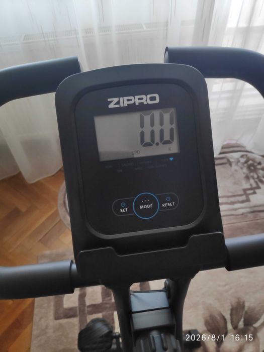 Bicicleta fitness Zipro Future X, Volanta 4.5kg, Greutate max 110 kg, 8 nivele, cu afisaj dist , puls , kcal, pliabil