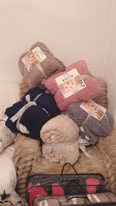 Vând lenjerie pilote pături cocolino