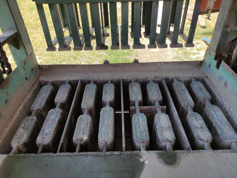 Станок по производству пескоблоков.