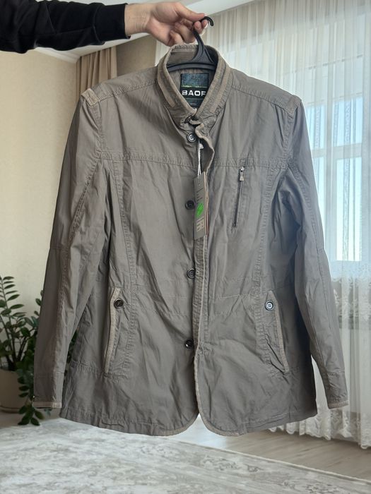 Продам весенние куртки