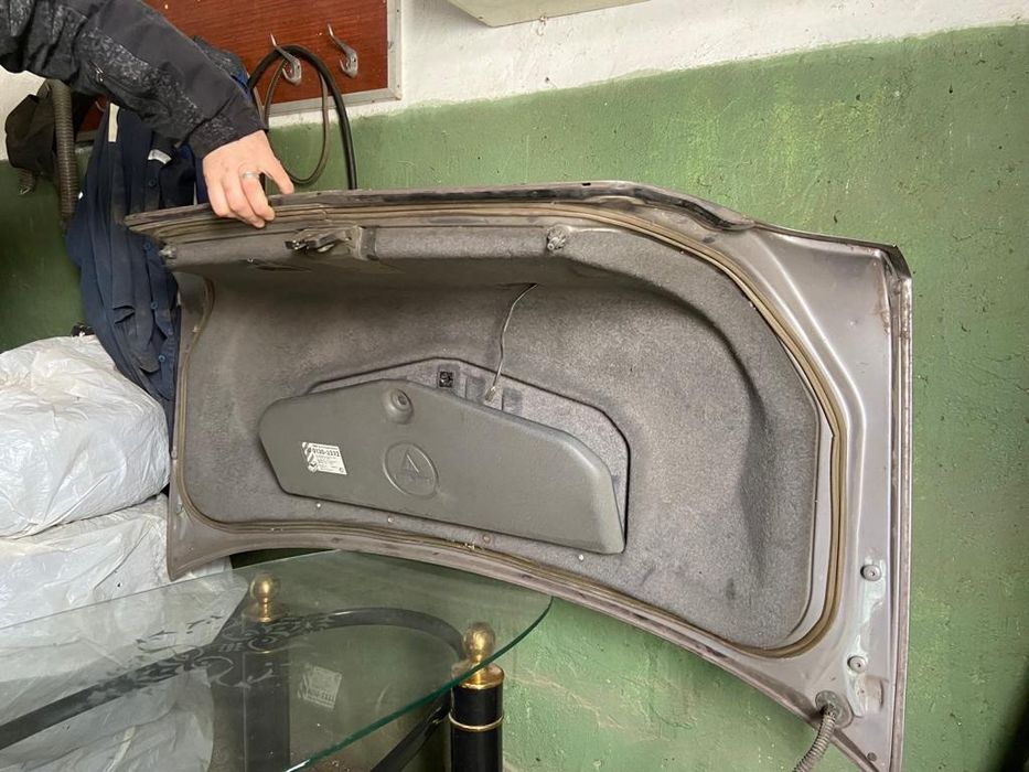 Продам крышку багажника бмв е38