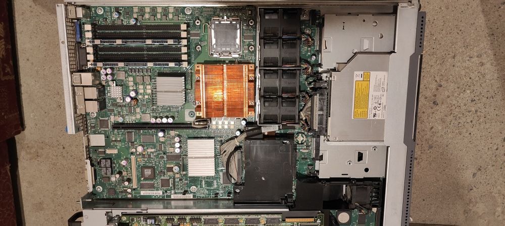 Продам 2 сервера 1U