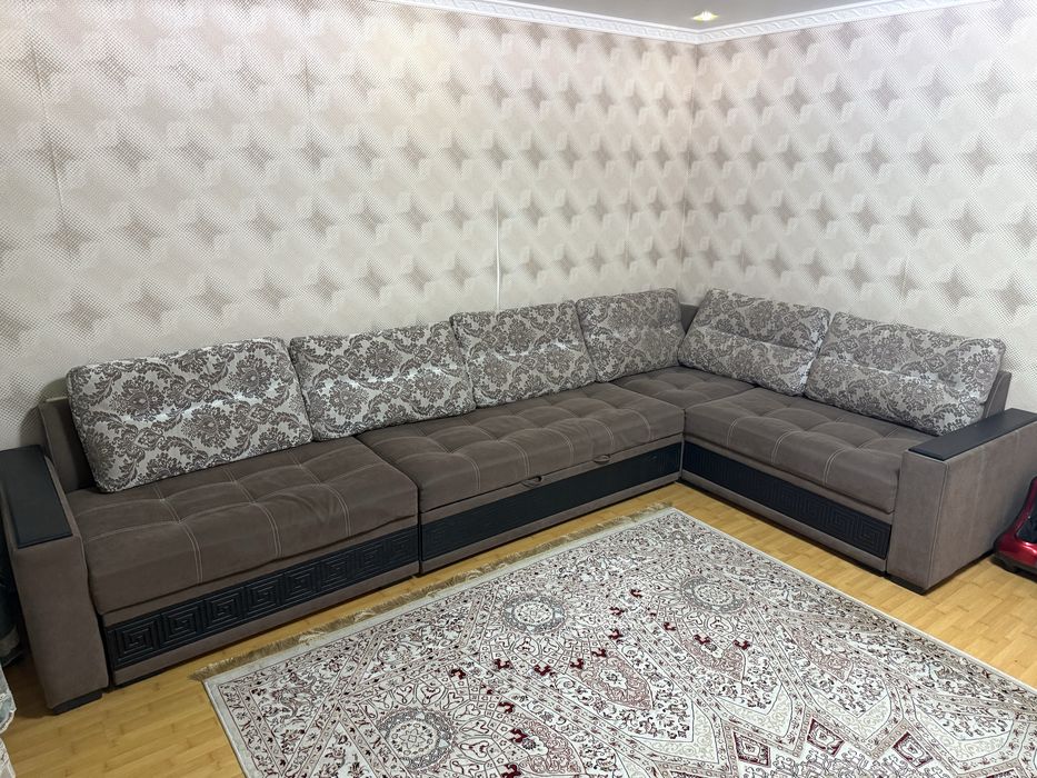 Большой Диван Зал