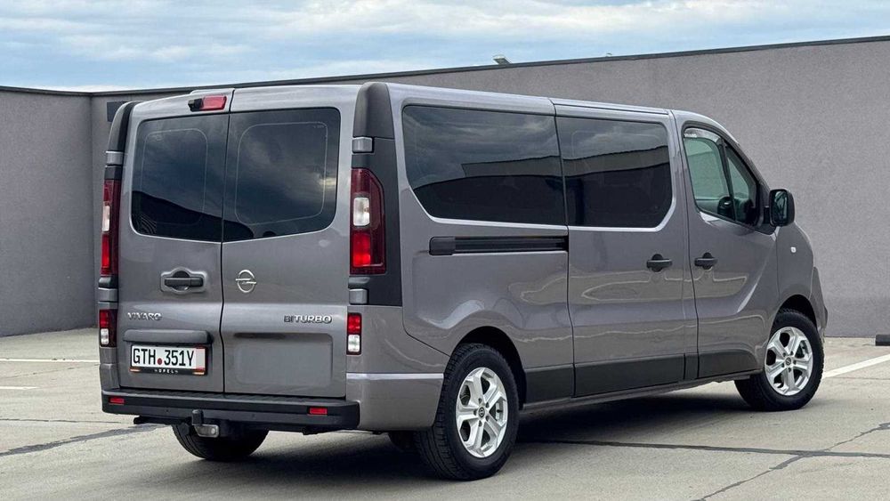 Opel Vivaro Exra-Lung 8+1-Locuri (Trafic)