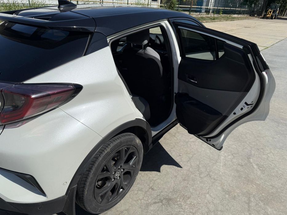 Toyota CHR alb perlat