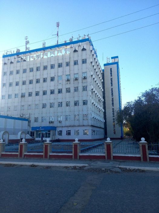 Orayliq bazarg'a jaqin jerde jay satiladi.