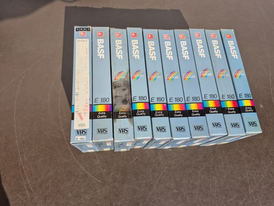 Vând 10 casete video Basf VHS originale de 180 minute colectie filme acțiune,drama,Comedie, Triler, dragoste,western...etc.
