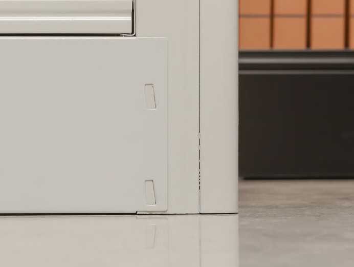 Uy uchun po‘lat kitob javoni / Po‘lat kitob tokchalari – kutubxona