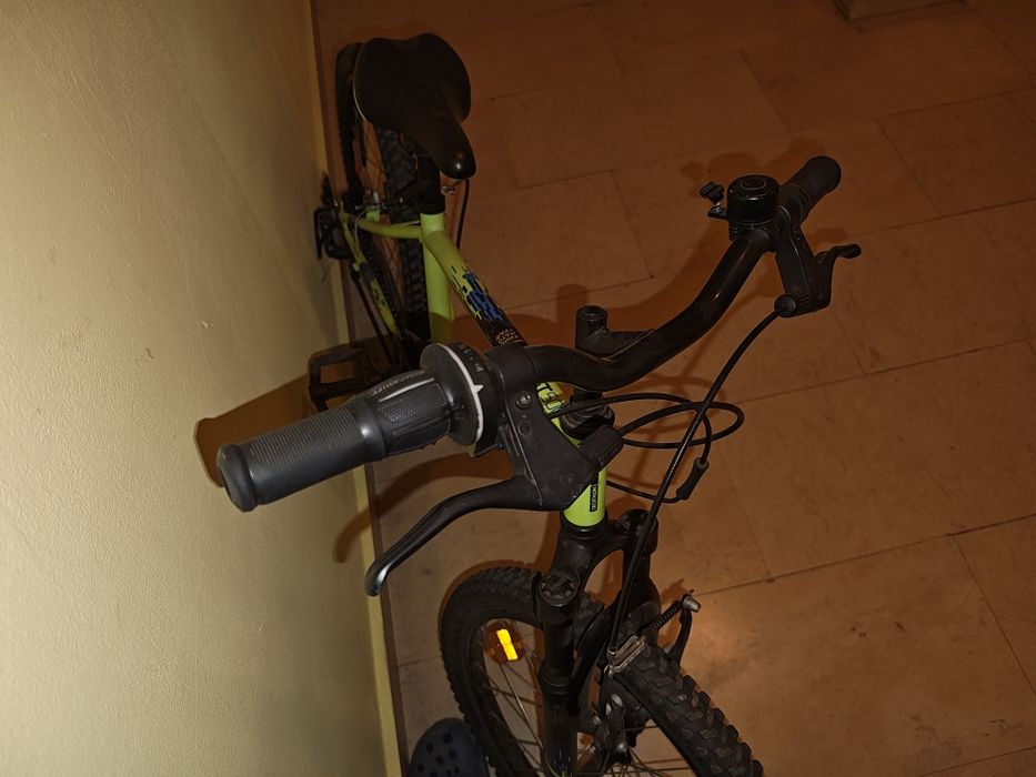 Продавам детски велосипед Rockrider st500 20i