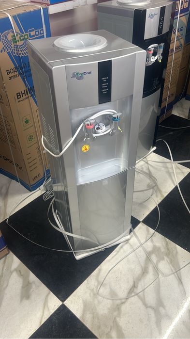 Кулер для воды диспенсер