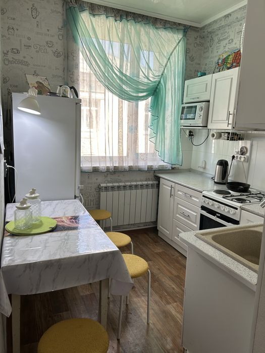 Продается двух комнатная квартира старого типа