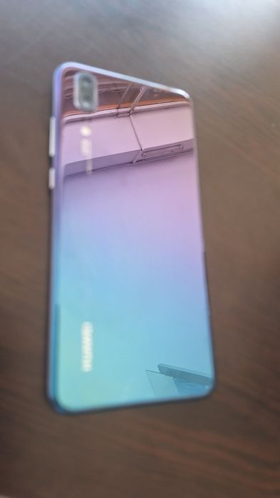 Смарт телефон HUAWEI модел EML-L29 Хамелеон