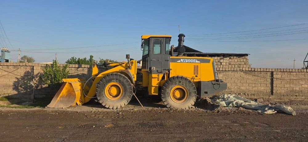 Срочно продаётся фронтальный погрузчик марки LW500FN
