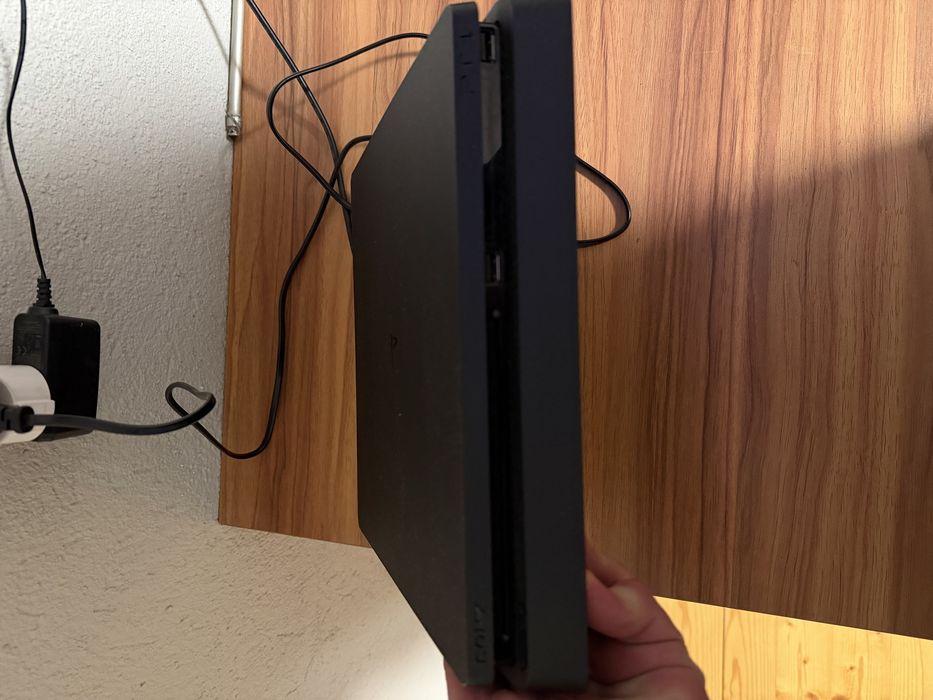 Конзола Sony Playstation  4