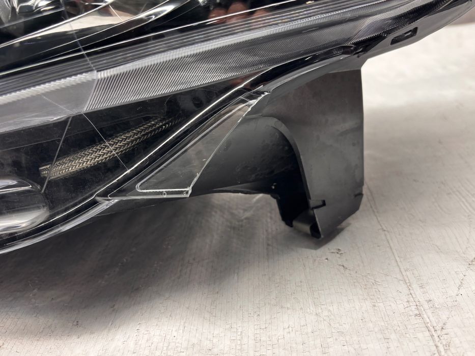 Ляв фар • Toyota Proace (2022–)