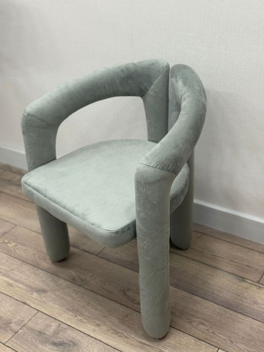 Кресло-стул в современном стиле