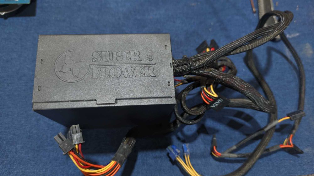 Pachet - Sursă Super Flower 450W Gold + Placă Video HD 5750