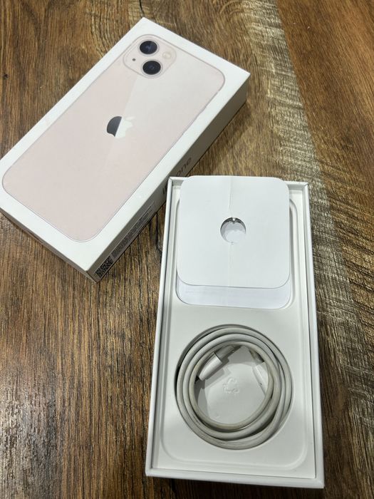 Продам Apple iPhone 13 128 ГБ Розовый